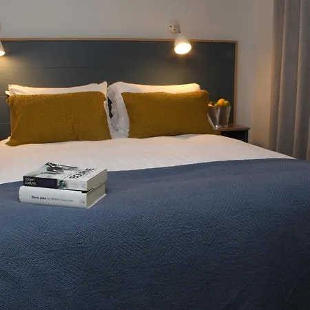 Baginbun Hotel 3*